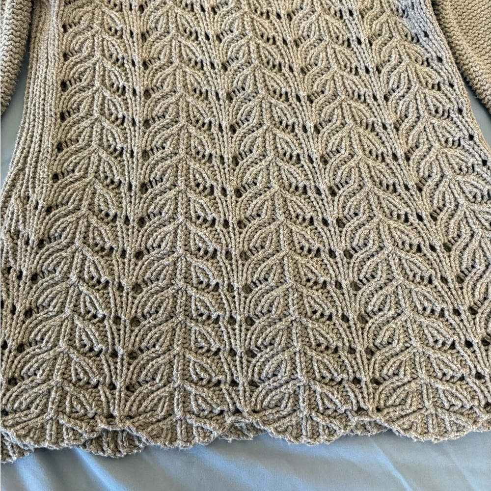 Cachè Luxe Gray Open Knit  Scalloped Sweater Size Snall - Picture 13 of 14